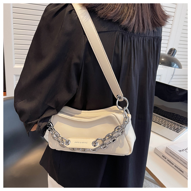 Fashion Pu Women's Chain Large Capacity New Portable Shoulder Messenger Bag 23.5*11*7.5cm display picture 4