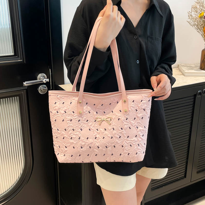 2025 nuevo temperamento fresco bolso de viaje de gran capacidad ligero lujoso sensación casual bolso de hombro brazaleta bolso de mujer