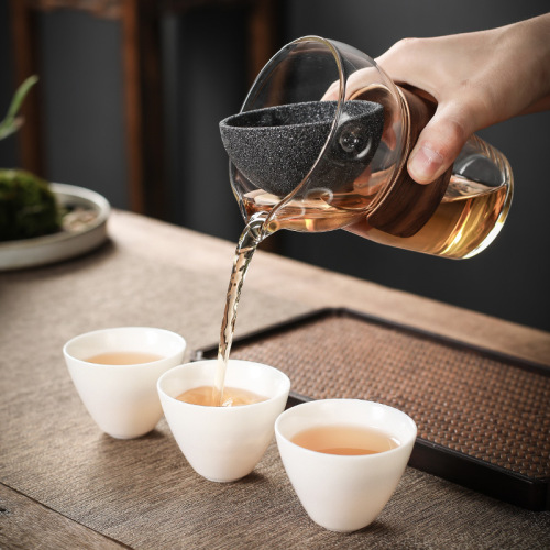 Creative perforated filter mesh rotating fairness cup, heat-resistant glass, large-capacity, with alumina ore tea strainer—perfect for small Qinggan citrus tea.