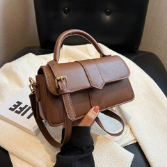 This year's popular women's bags, 2023 new Korean-style versatile shoulder and crossbody bag with a sense of elegance and fashion.