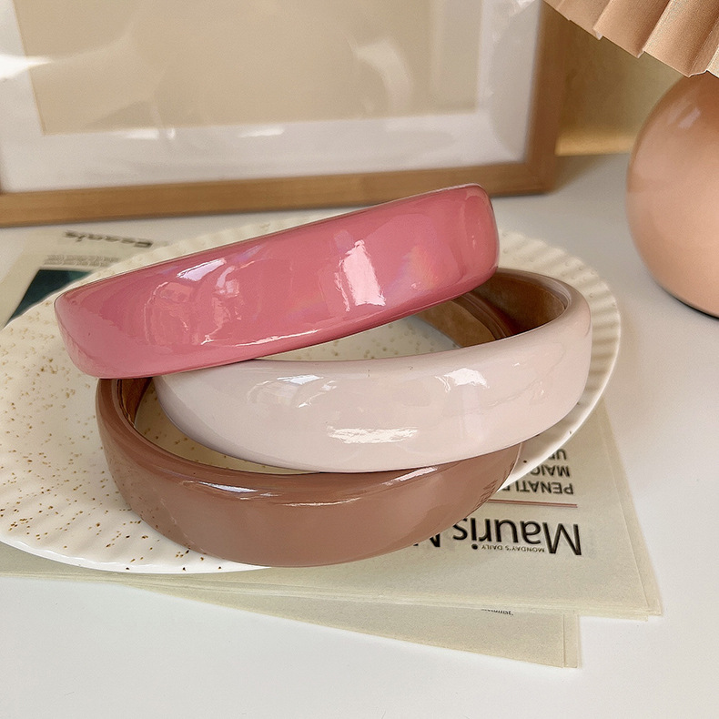 Ins Simple All-match Patent Leather Headband Japan And South Korea Wide-brimmed Headband Starting Outside The Card Pressing Hair New Hair Accessories display picture 3