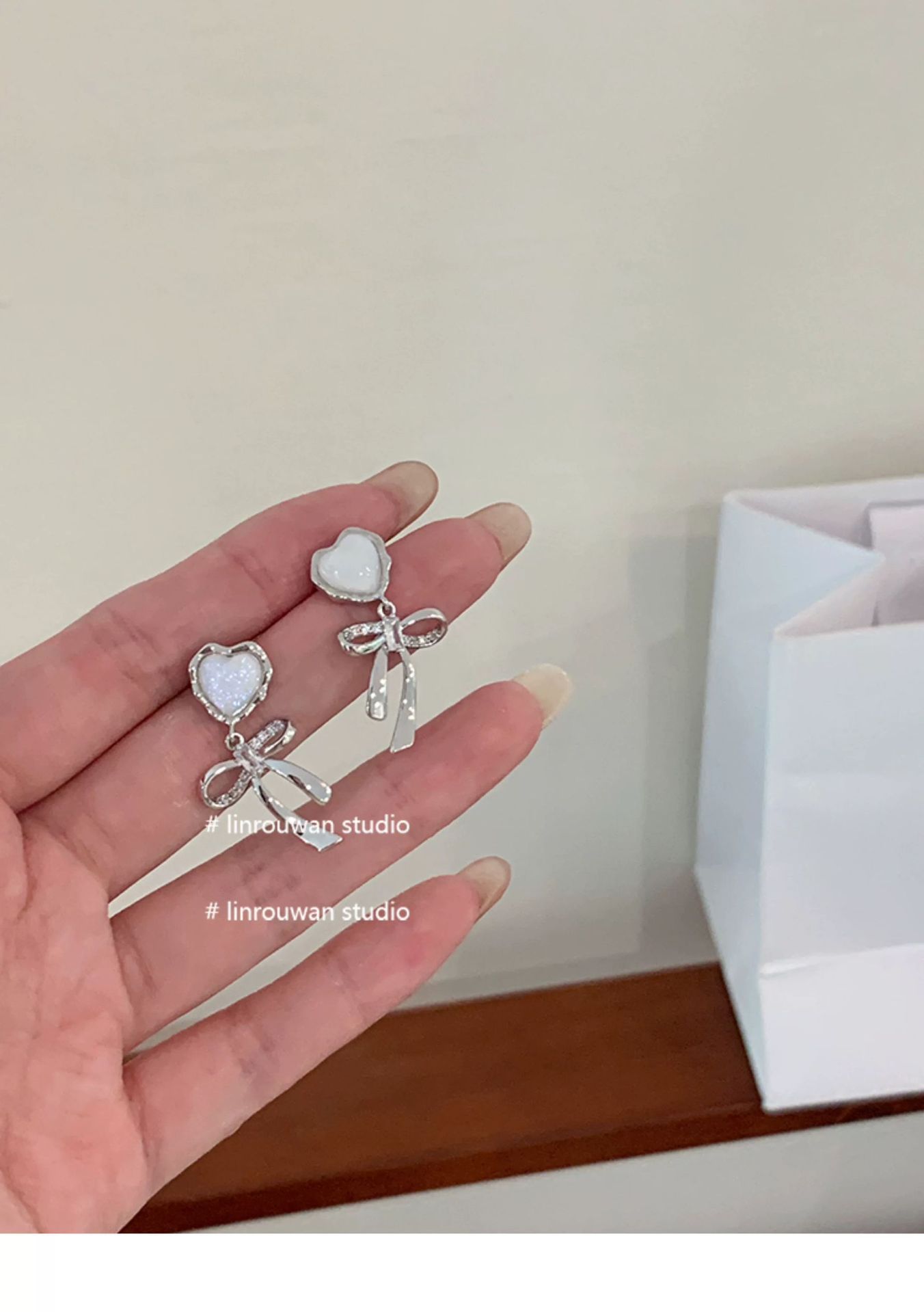 Earrings with tassels with bow