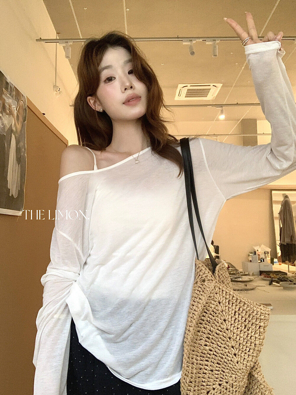 Áo thun nữ tay dài cổ V thiết kế xoắn nút, mặc hai kiểu, chống nắng, form rộng suông — màu hồng, màu cam, màu trắng, xanh lá cây chi tiết 19