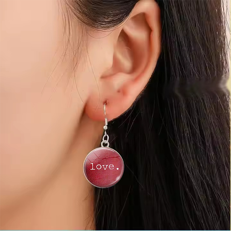 Personalidad Inglés Kiss me Pendientes de metal Novia Amor amonestación Joyas de amor Pendientes de gema de vidrio Transfronterizo