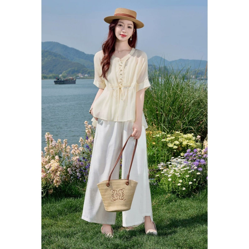 Модный костюм для женщин лето 2025, новый свободный топ-рубашка, закрывающий живот, широкие брюки, комплект из двух предметов, готовый к носке