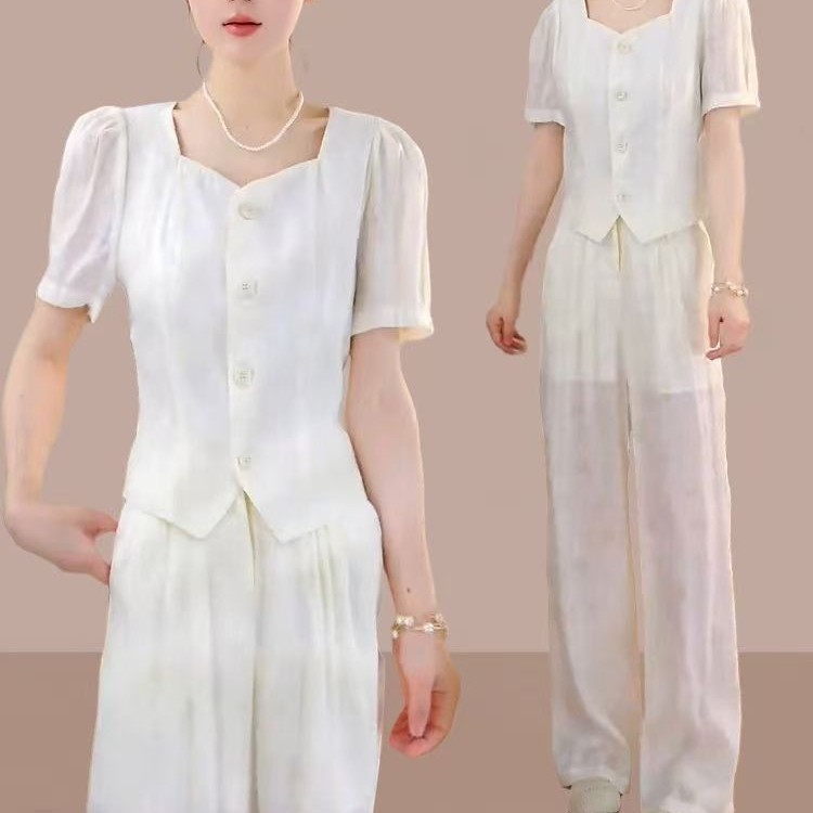 Women's minimalist casual two-piece set with a stylish design, perfect for summer 2025. Features a slimming waist and flattering silhouette. The set includes a top and trousers.