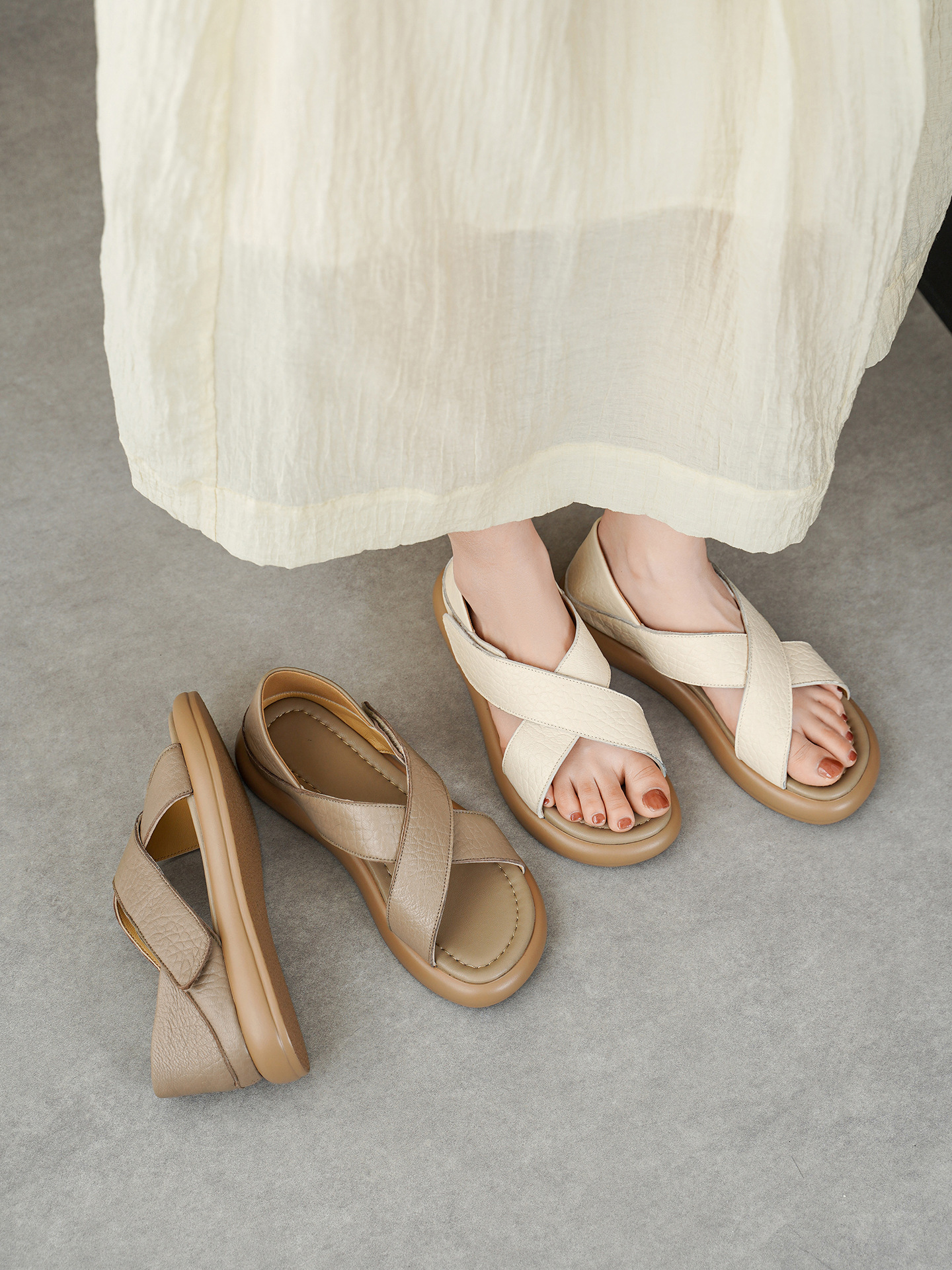 Sandal nữ hở mũi đế dày da cừu phong cách đơn giản, quai dán tiện lợi — màu be chi tiết 1