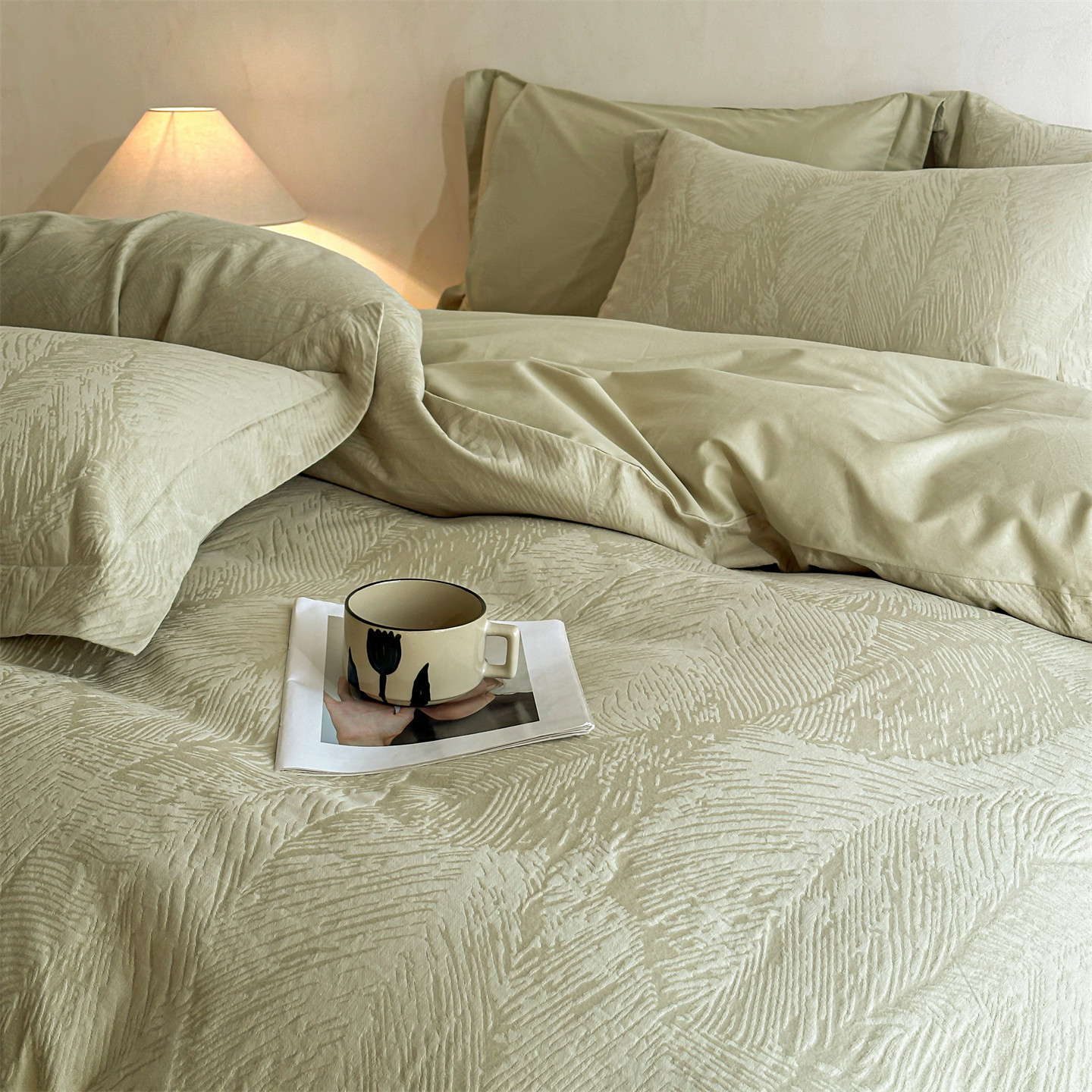 100% algodón brillante relieve tridimensional jacquard de alta calidad cuatro piezas de ropa de cama tres piezas de regalo