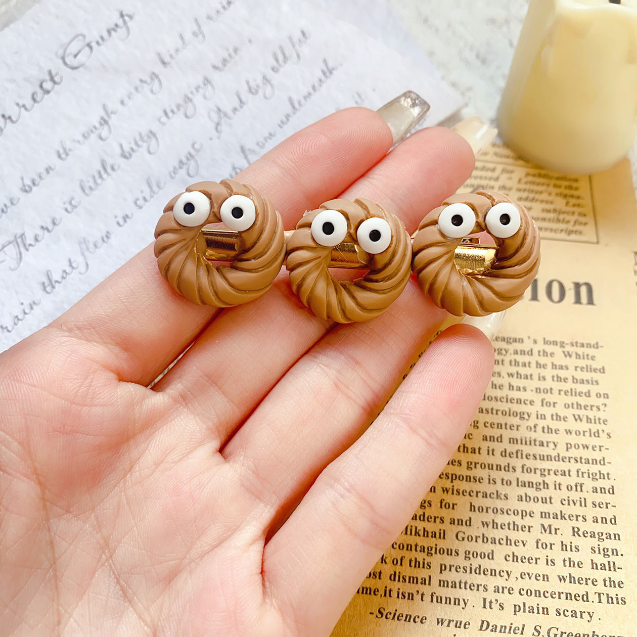 갈색 쿠키 머리핀