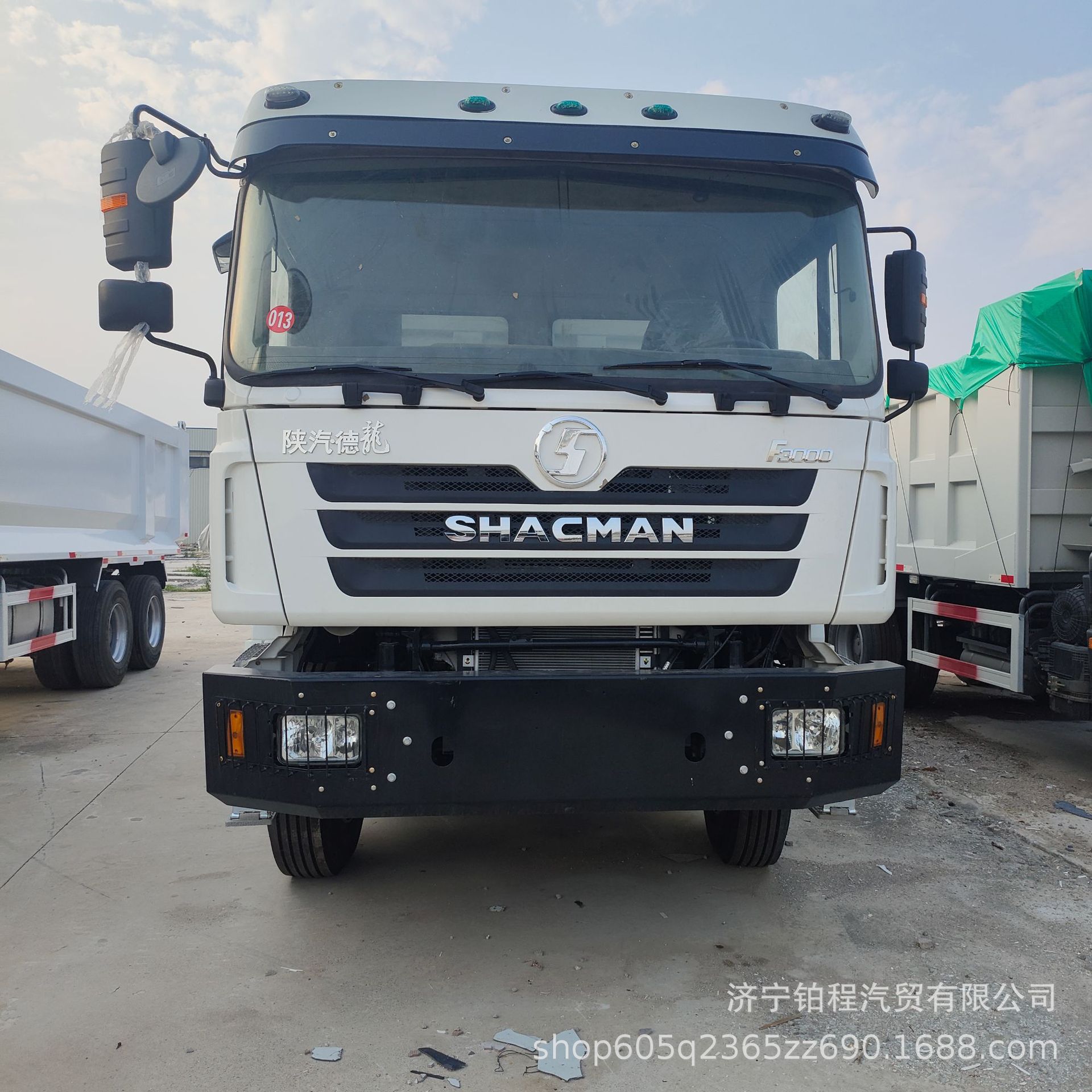 Exported to Africa and the Middle East, SHACMAN F3000 375 Weichai Engine Dump Truck for Construction and Soil Transport