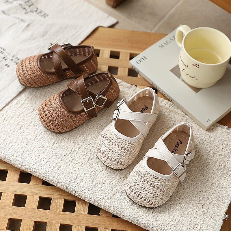 Koreanische Mary-Jane-Sandalen für Mädchen mit weicher Sohle, durchbrochenes Design, Prinzessinnenschuhe, neuer Stil für Frühling und Sommer, vielseitige Lederschuhe von Mori Girl_voghion.com