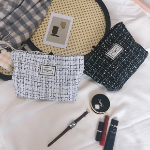 Small Chanel Style Black and White Handbag Clutch Bag Cosmetic Bag Women's Cloth Bag Elegant Fashion All-match Simple Trend Fashion New Product