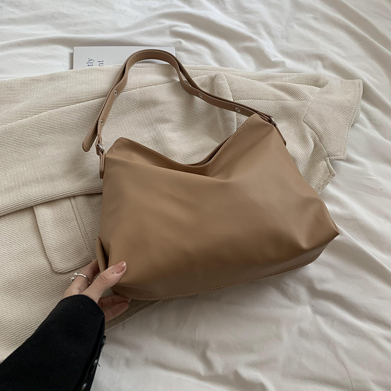 Bolsos de alta sensación para mujeres 2024 nuevo diseño minimalista bolso de hombro, bolso de mochila de gran capacidad, bolso de moda