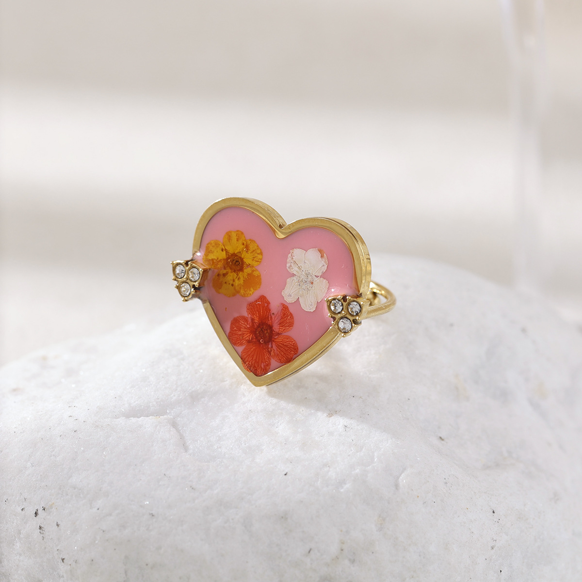 Alta Europa y América de acero inoxidable moda exagerada flores hechas a mano amor anillo de acero de titanio al por mayor joyería de venta caliente transfronteriza
