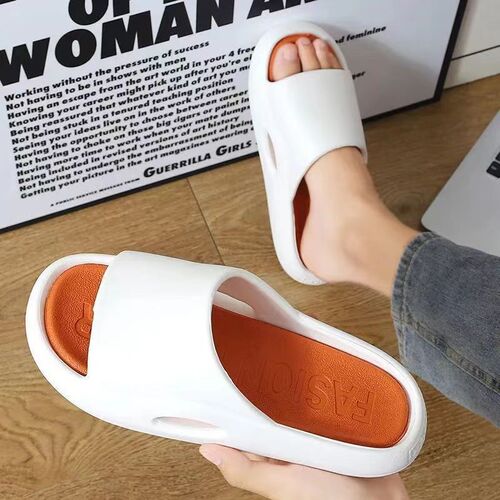 Men's Thick-Soled Slippers with a Trendy Korean Style for Summer, Fashionable, Versatile, Comfortable, Non-Slip Home Slippers