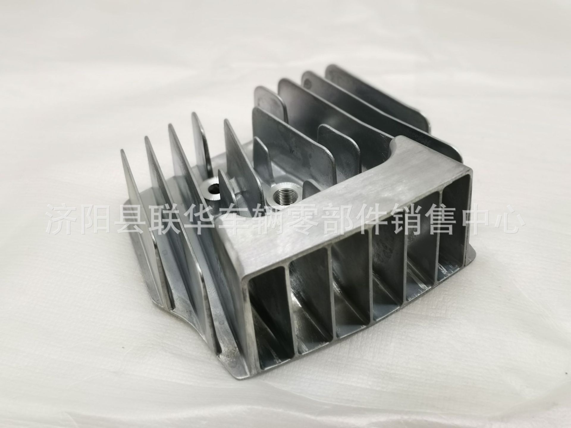 Suitable for Suzuki AX100 cylinder head cover, motorcycle engine cylinder head cooling aluminum cover GY