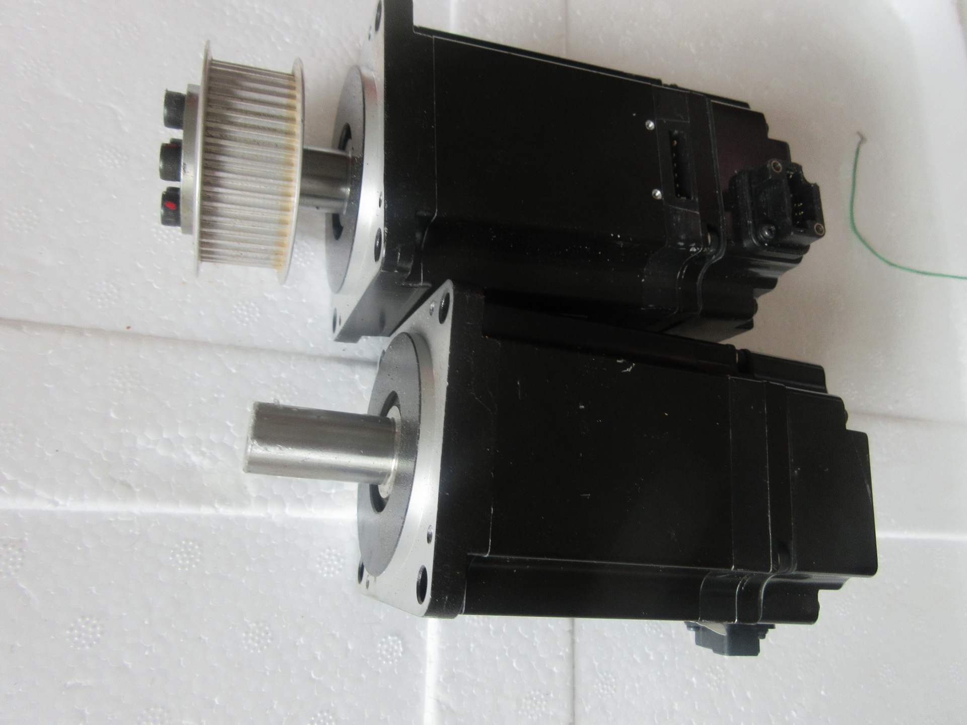 A028*二手拆机 YASKAWA/安川  SGMJV-04ADA21  现货