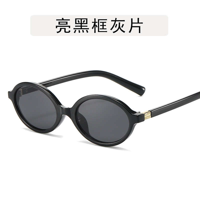 Black black whole gray