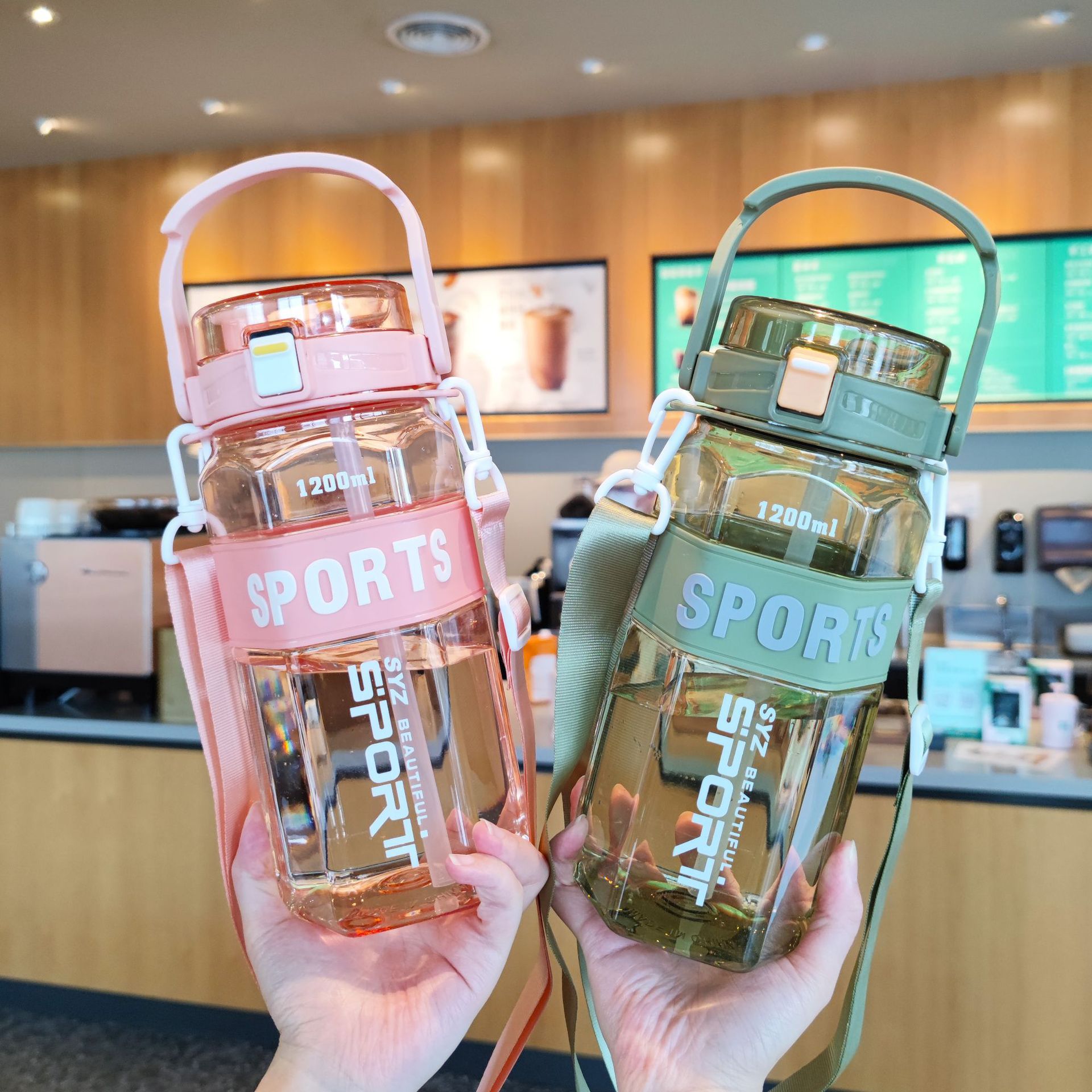 Nuevo producto de verano Taza de agua transparente de doble bebida Correa portátil Taza de agua deportiva al aire libre de gran capacidad hexagonal al por mayor