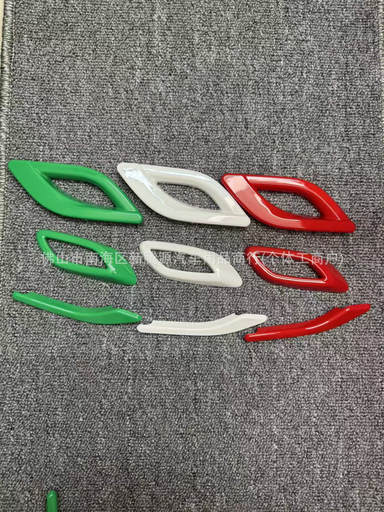Maserati emblem, Levante, Ghibli, Quattroporte – black and gold leaf-shaped vent grille emblem, car sticker