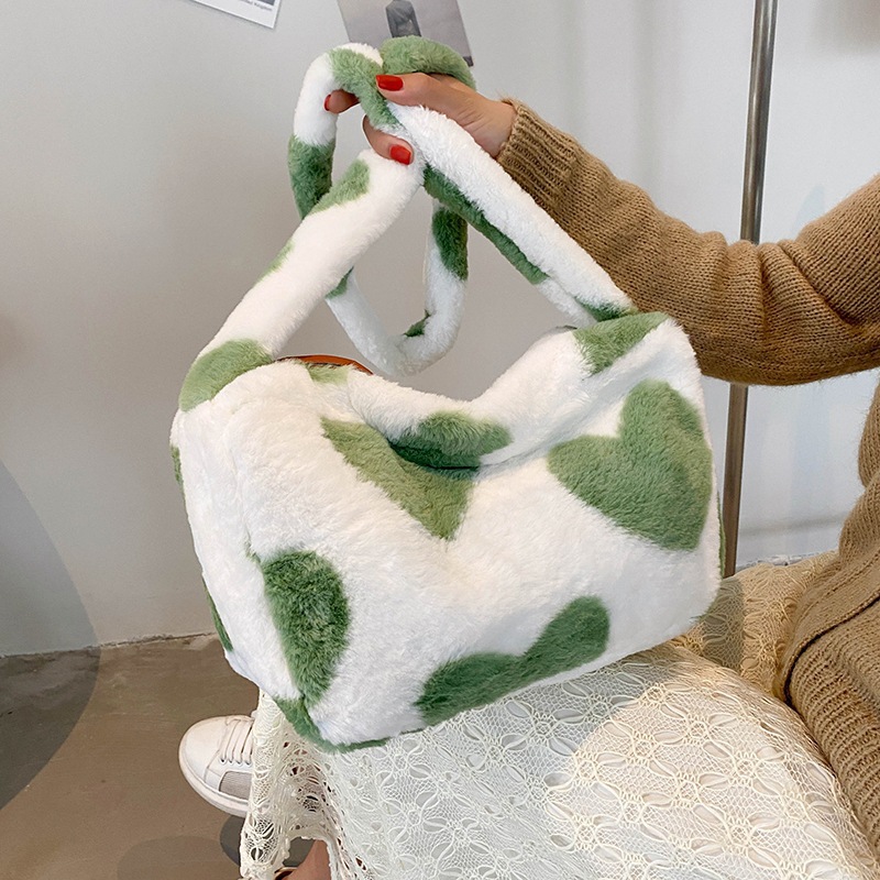 2021秋冬韩版ins法棍腋下包黑白桃心单肩毛毛包潮流女学生毛绒包