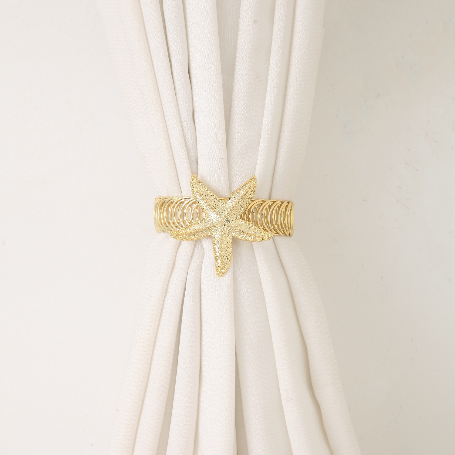 Abraçadeira de cortina com coração e pérolas elegante_voghion.com