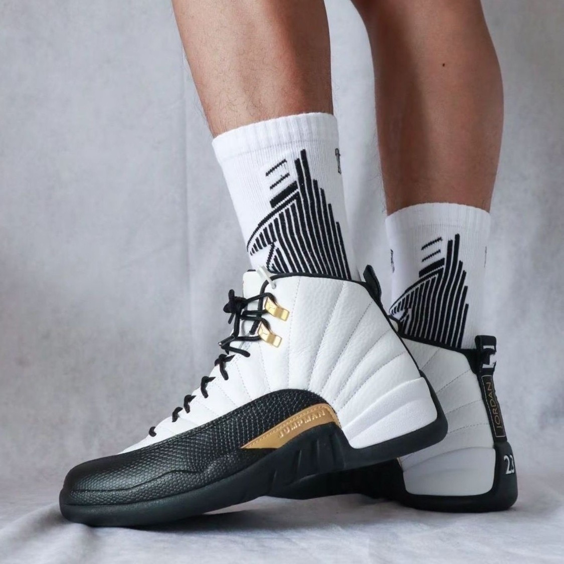 High-quality AJ12 JOR royalty high-top retro basketball shoes for men and women, 2021, black and white with gold accents, leather