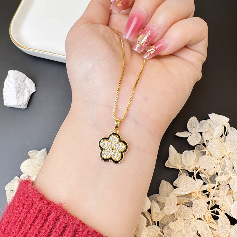 Sand Gold Collar simple de flores de lujo ligero nicho anillo de estilo rojo en línea universal fuente de joyería fresca