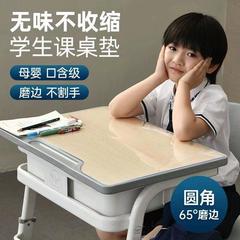 小学生の机のテーブルクロスの机は字を書くことを勉強します。