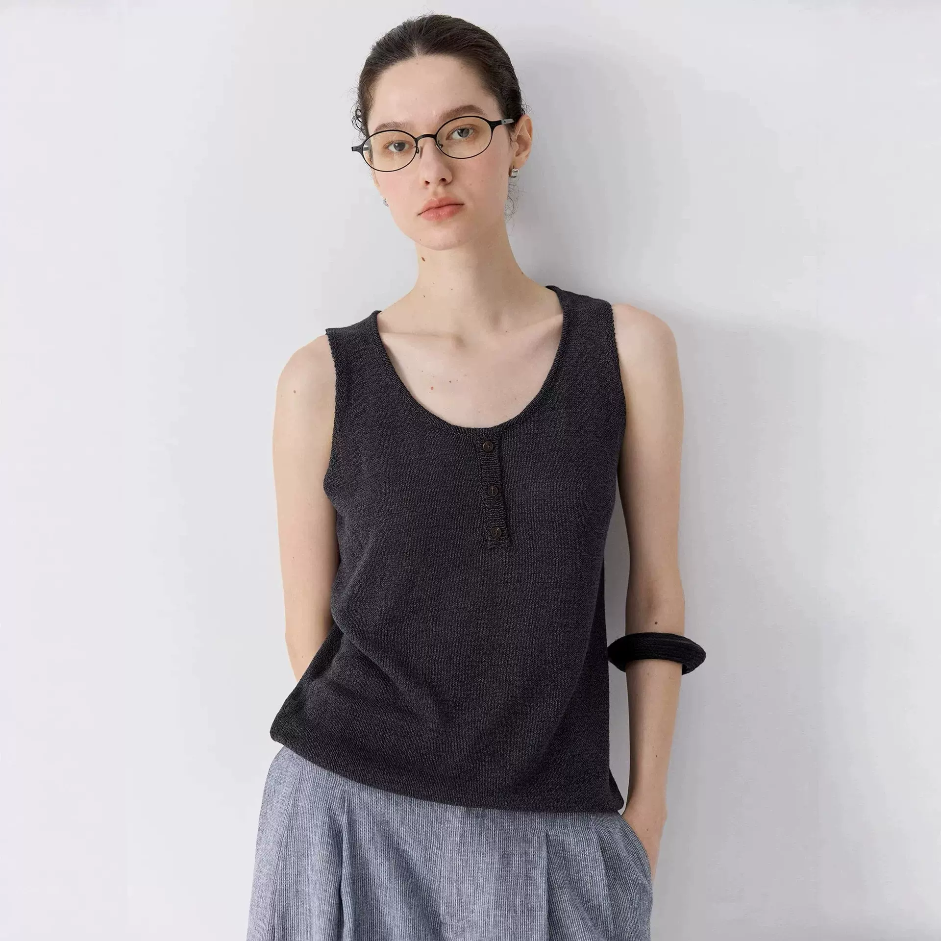 CHALAMON夏拉蒙 亚麻和纸纱简约百搭U领纽扣夏季无袖针织衫背心女