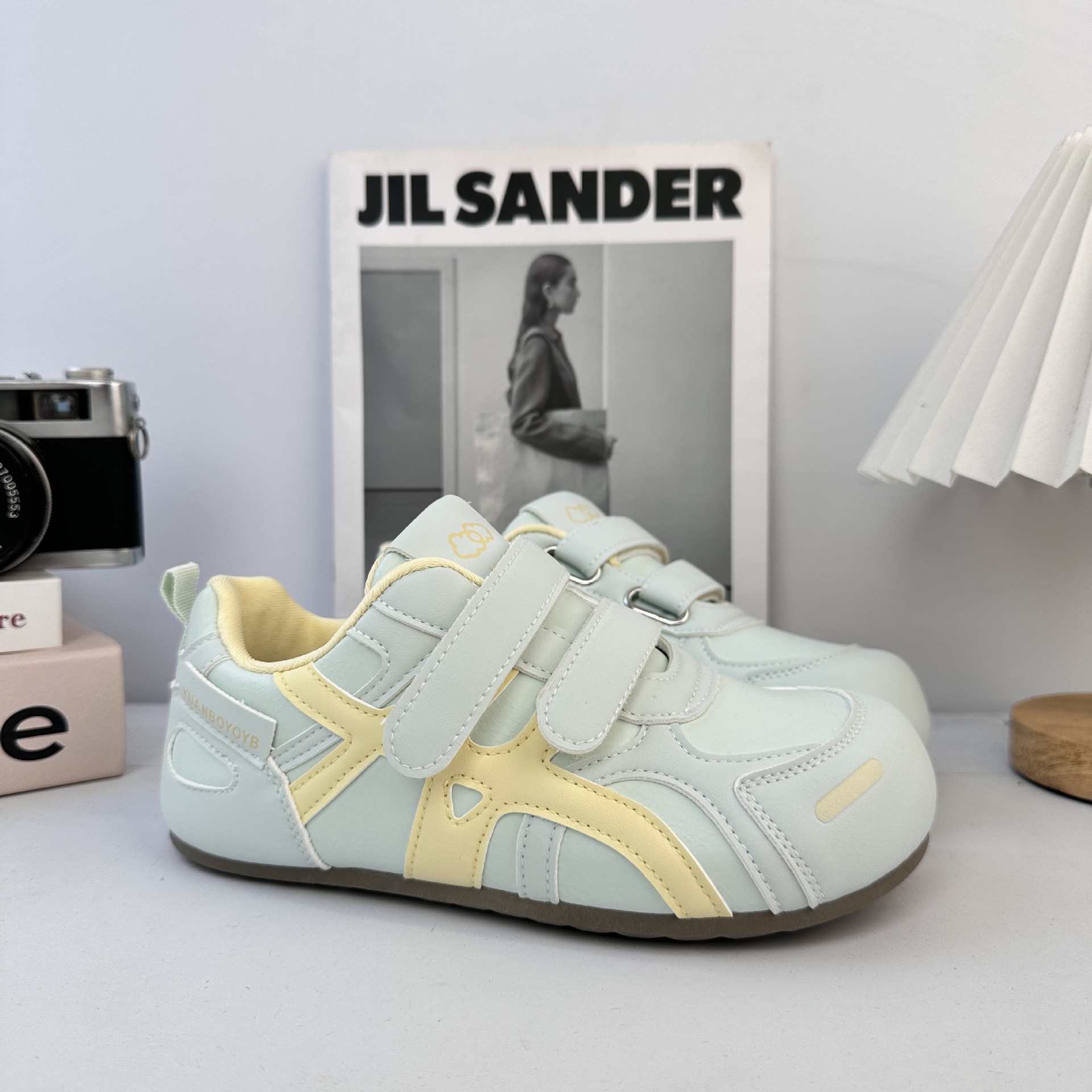 Zapatos blancos de fondo grueso para mujeres 2025 nuevos zapatos casuales de mujer de otoño, zapatos casuales de skate, zapatos casuales universales