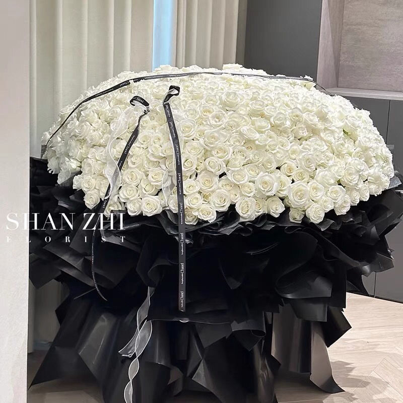 [오랜 사랑은 가장 로맨틱한 고백] 장미 199송이 + 램프