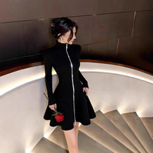 欧洲站高端女装2025年秋冬季法式赫本风立领收腰短款针织连衣裙女