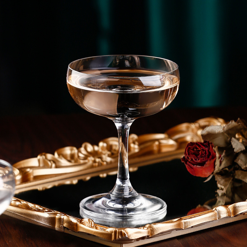 Taza de champán de vidrio europeo, taza de bodas de alto pié, taza de cóctel de Martini, bar creativo, alta sensación
