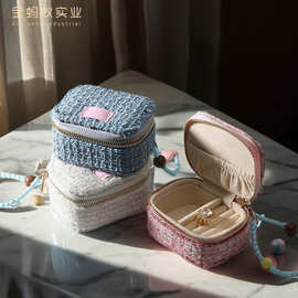 跨境丝绒首饰盒迷你便携首饰收纳盒戒指吊坠手链盒旅行首饰收纳包