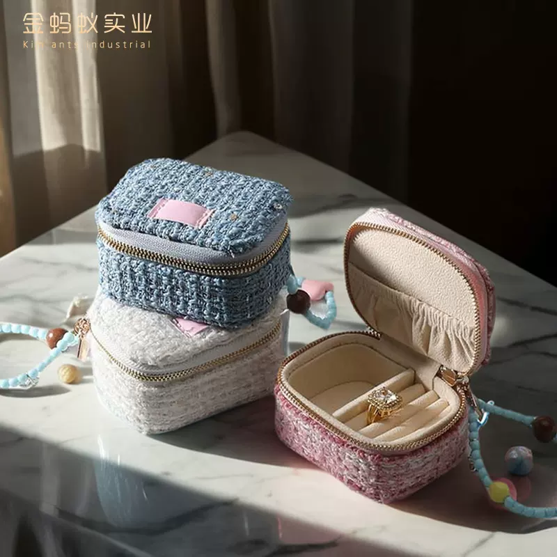 跨境丝绒首饰盒迷你便携首饰收纳盒戒指吊坠手链盒旅行首饰收纳包