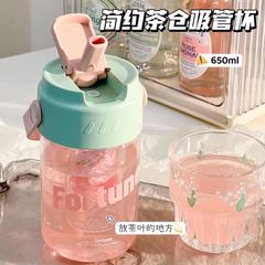 夏の新型ストローコップの女子学生の果物のお茶はフィルターのコップを持って携帯して高い顔の値の学生の簡単なプラスチックのコップを持ちます。