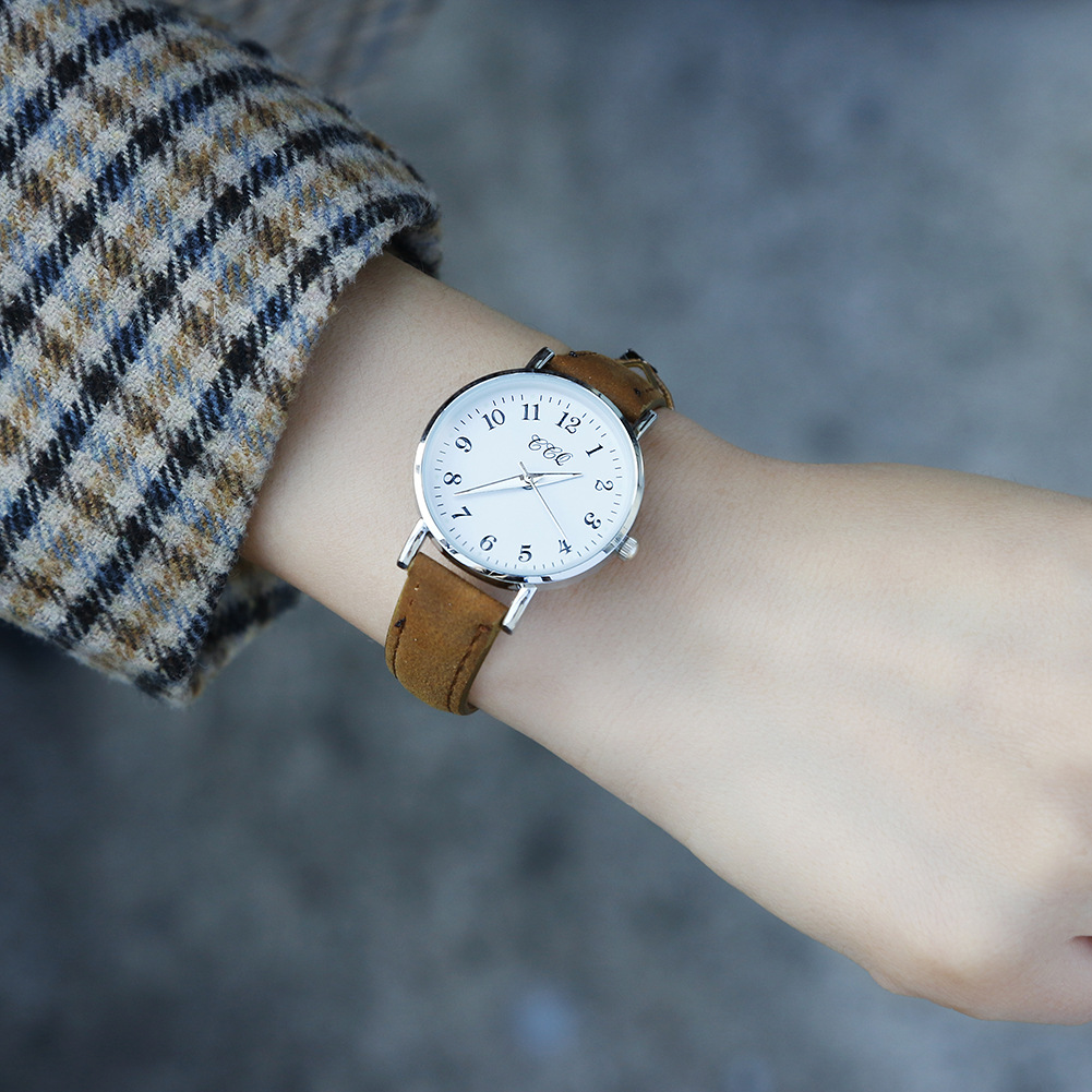 2024 Nuova cintura quadrante minimalista temperamento tendenza moda quarzo fresco orologio da donna lancette luminose_voghion.com