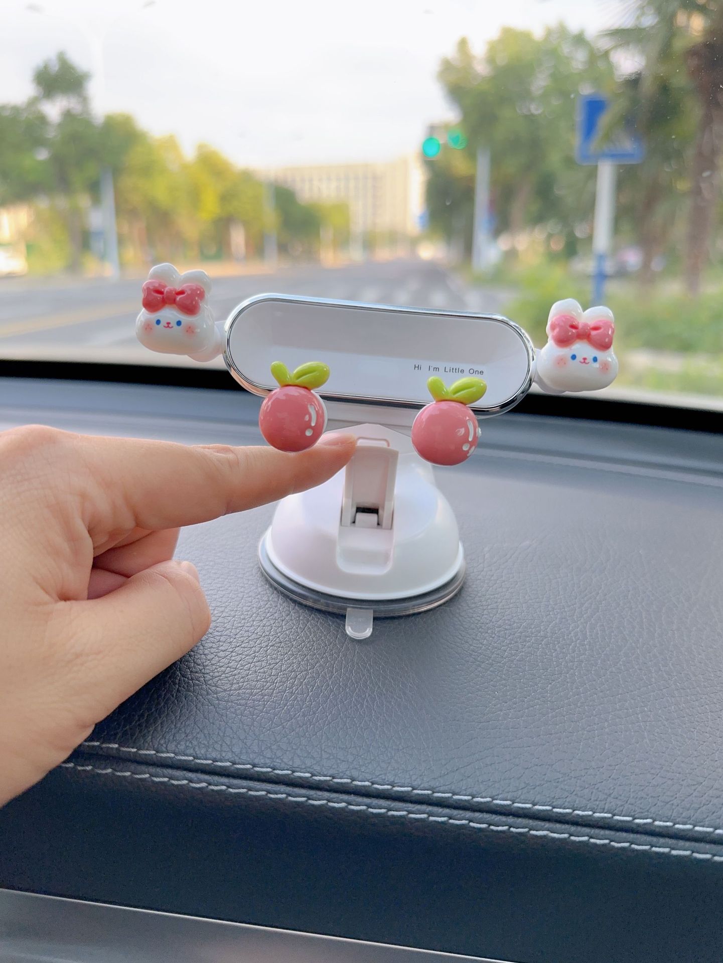 Car Mobile Phone Holder Dashboard Suction Cup Type 2025 New Cartoon Cute Car Anti-Shake Navigation Car Interior for Women