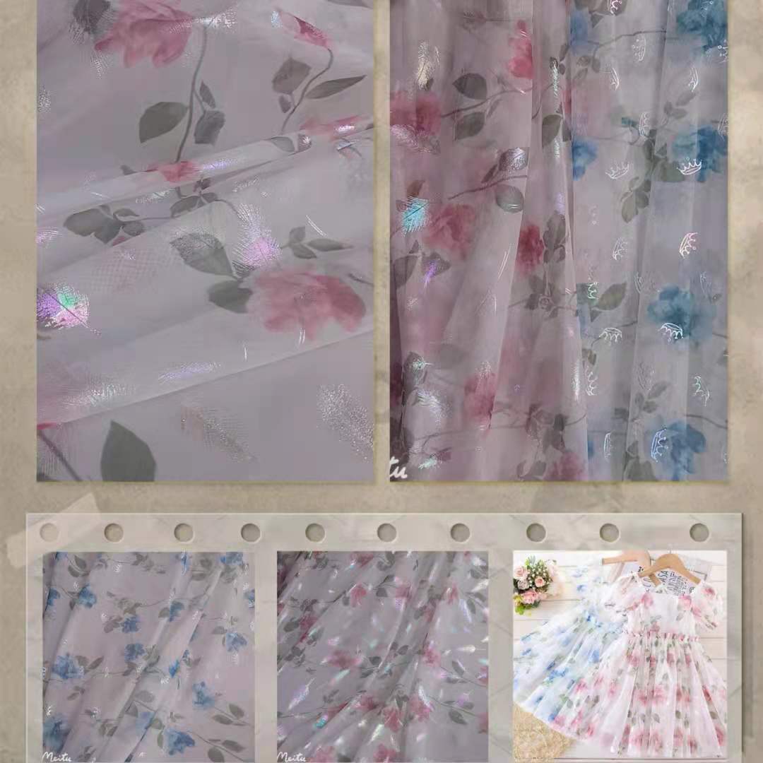 现货新品~涤纶特密瑞士网玫瑰花数码印花幻彩膜烫金 仙美网纱面料