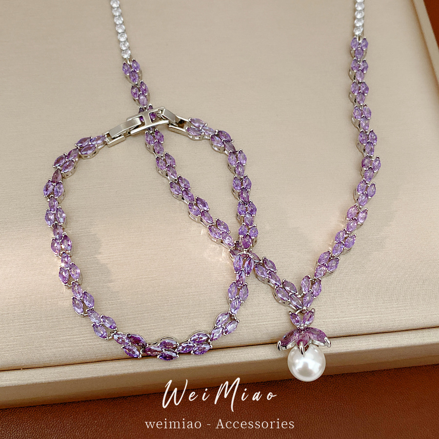 Collar de perlas de piedra de diamante ligero de lujo nicho de alta calidad cadena de collar temperamento de moda universal conjunto de joyería