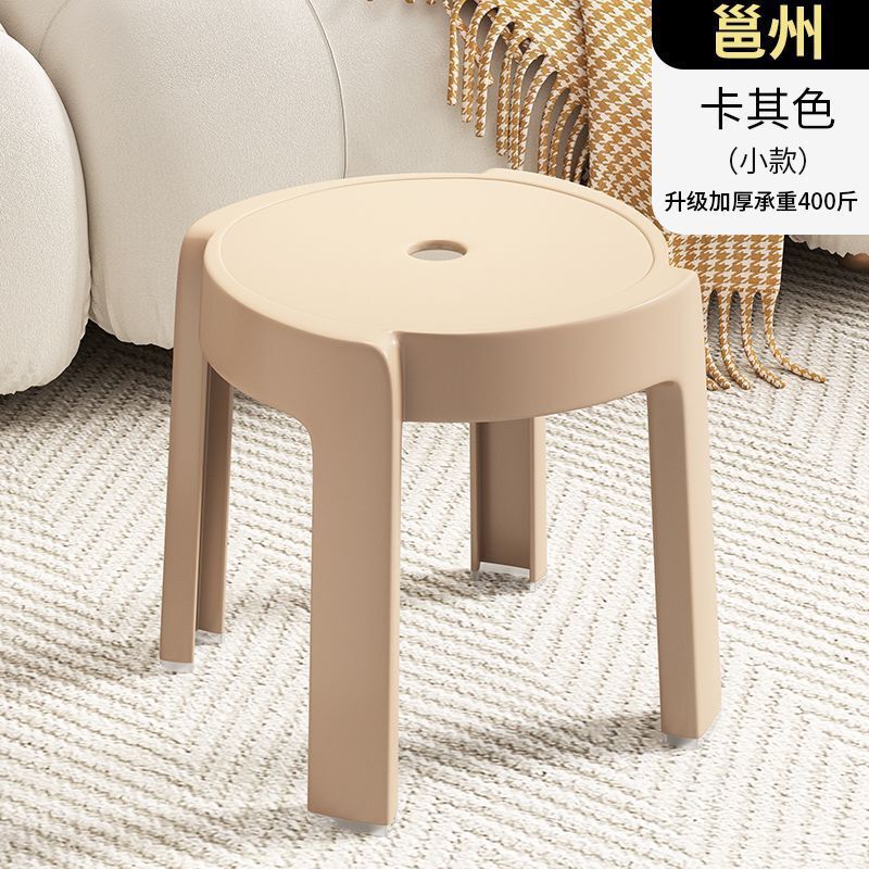 家庭用のテーブルと椅子を厚くして部屋を借りるために、北欧のシンプルな背もたれの業務用レストランの椅子を使います。|undefined