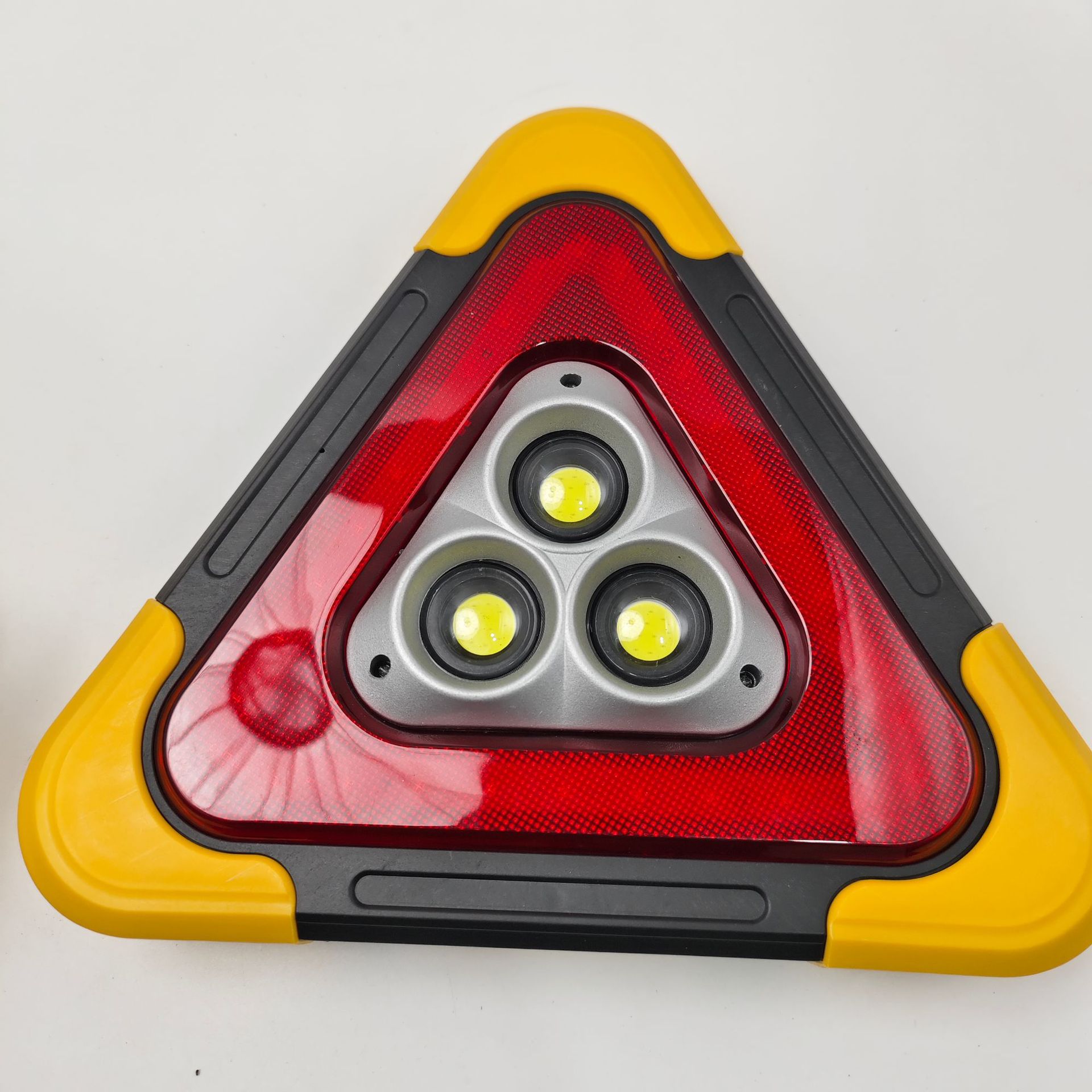 Car warning sign with LED lighting, USB charging port, solar-powered triangular warning sign