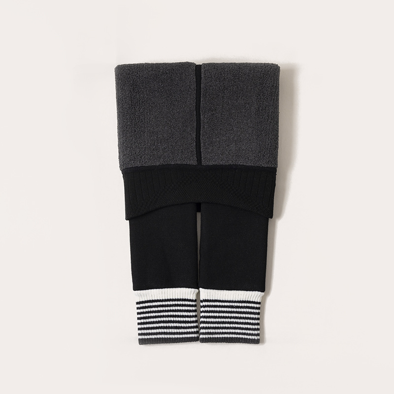 女の子の一体の毛の底のズボンとベルベットの厚い秋冬の大きい子供の縦の条のズボンの靴下の赤ちゃんの厚い毛の外は洋風を着ます。