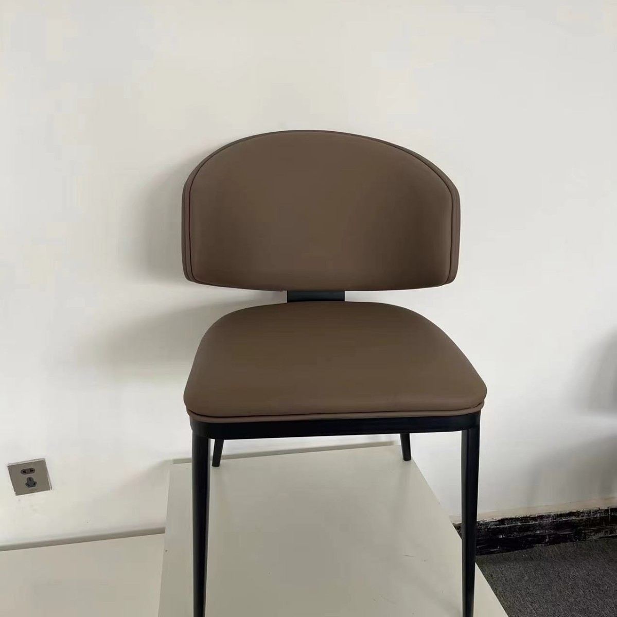 silla de respaldo simple moderna silla de recepción al por mayor fábrica de silla de comedor italiana paquete flexible minimalista italiano