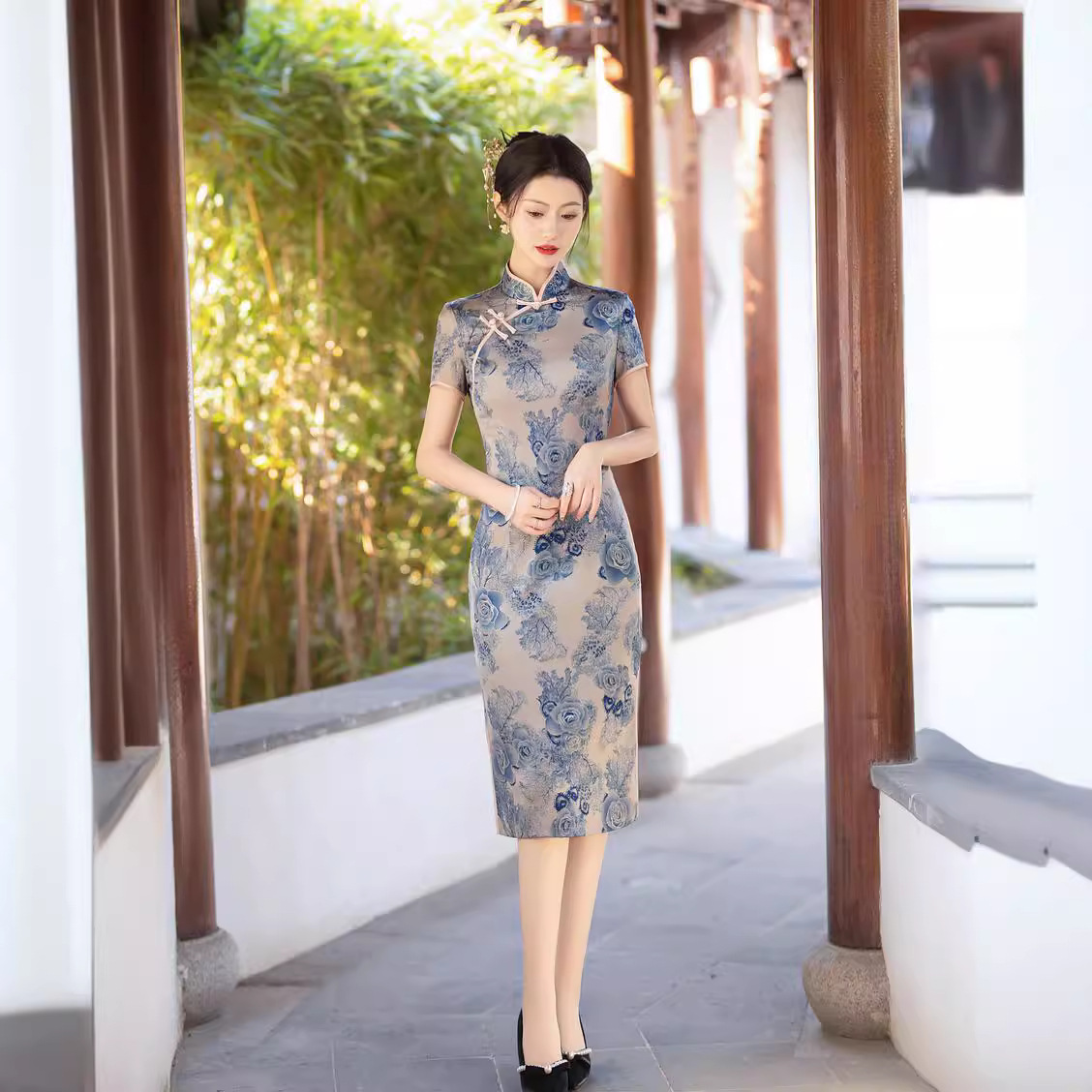 Long summer retro cheongsam