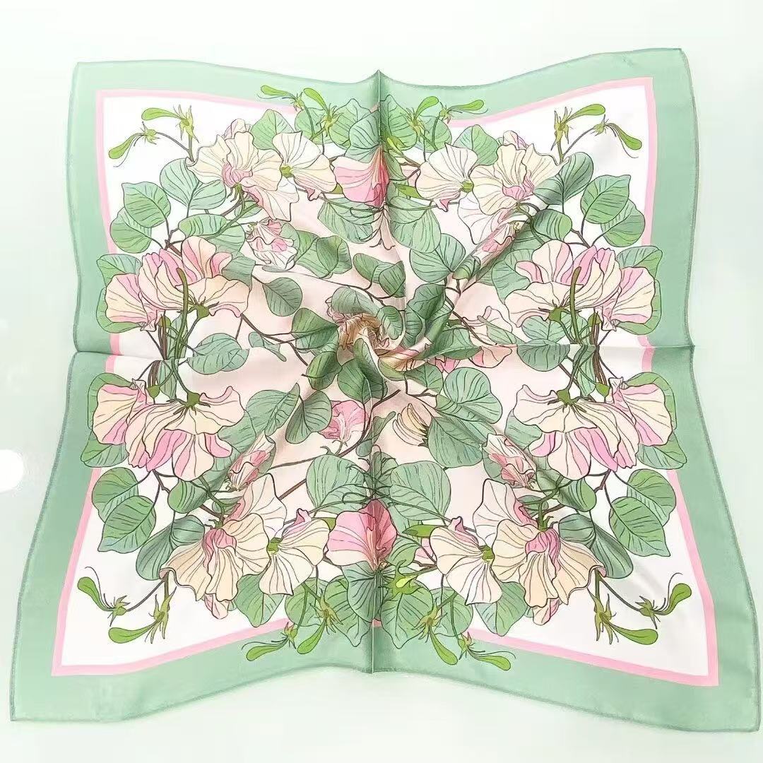 Guofeng Magnolia Silk 100% Morera Impresión de seda Bufanda pequeña Bufanda delgada de cuello de primavera y otoño para mujer Bufanda de seda del día de la madre