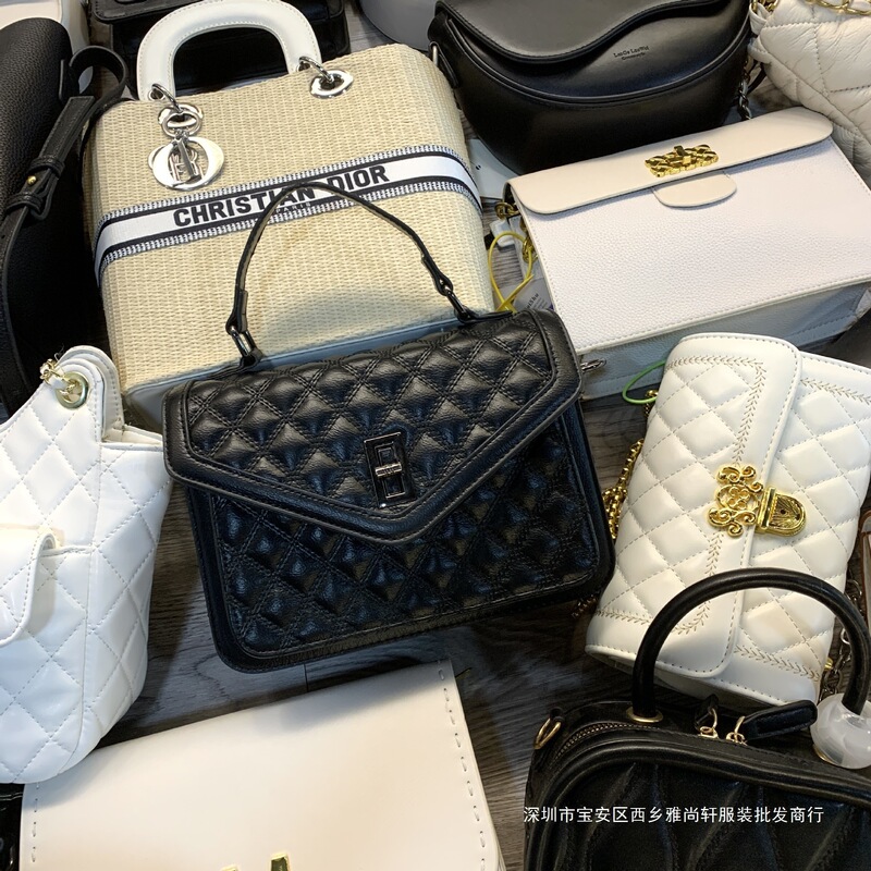 New style single-shoulder crossbody bag, niche design, suitable for cross-border e-commerce, with live-streaming sales of export surplus stock New style single-shoulder crossbody bag, niche design, suitable for cross-border e-commerce, with live-streaming sales of export surplus stock