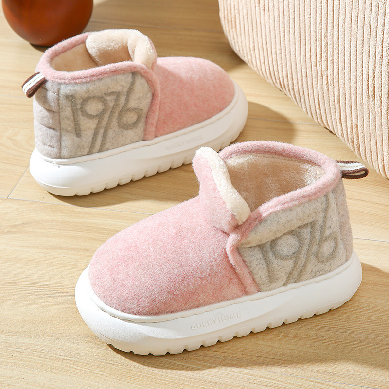 thumbnail image 1 of Zapatos de nieve con tacón de bolsa de invierno, zapatos de algodón cálidos y gruesos de terciopelo, botas de nieve para mujer con suela gruesa para parejas de otoño e invierno, 1 of 5