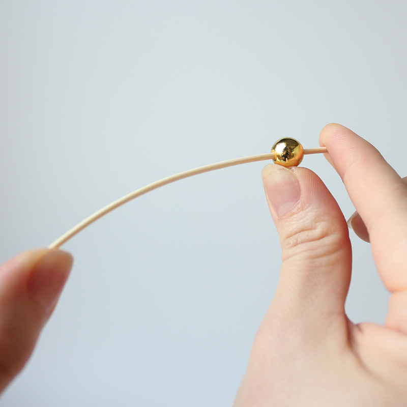 Amazon 100 pcs/paquete de brochetas de frutas con cuentas doradas galvanizadas tenedor de frutas de bambú decorativo desechable brochetas creativas